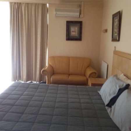 Desert Sand Motor Inn Броукън Хил Екстериор снимка