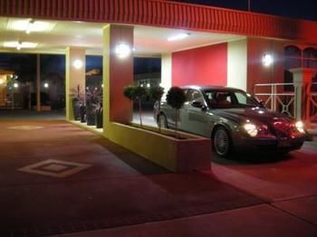 Desert Sand Motor Inn Броукън Хил Екстериор снимка