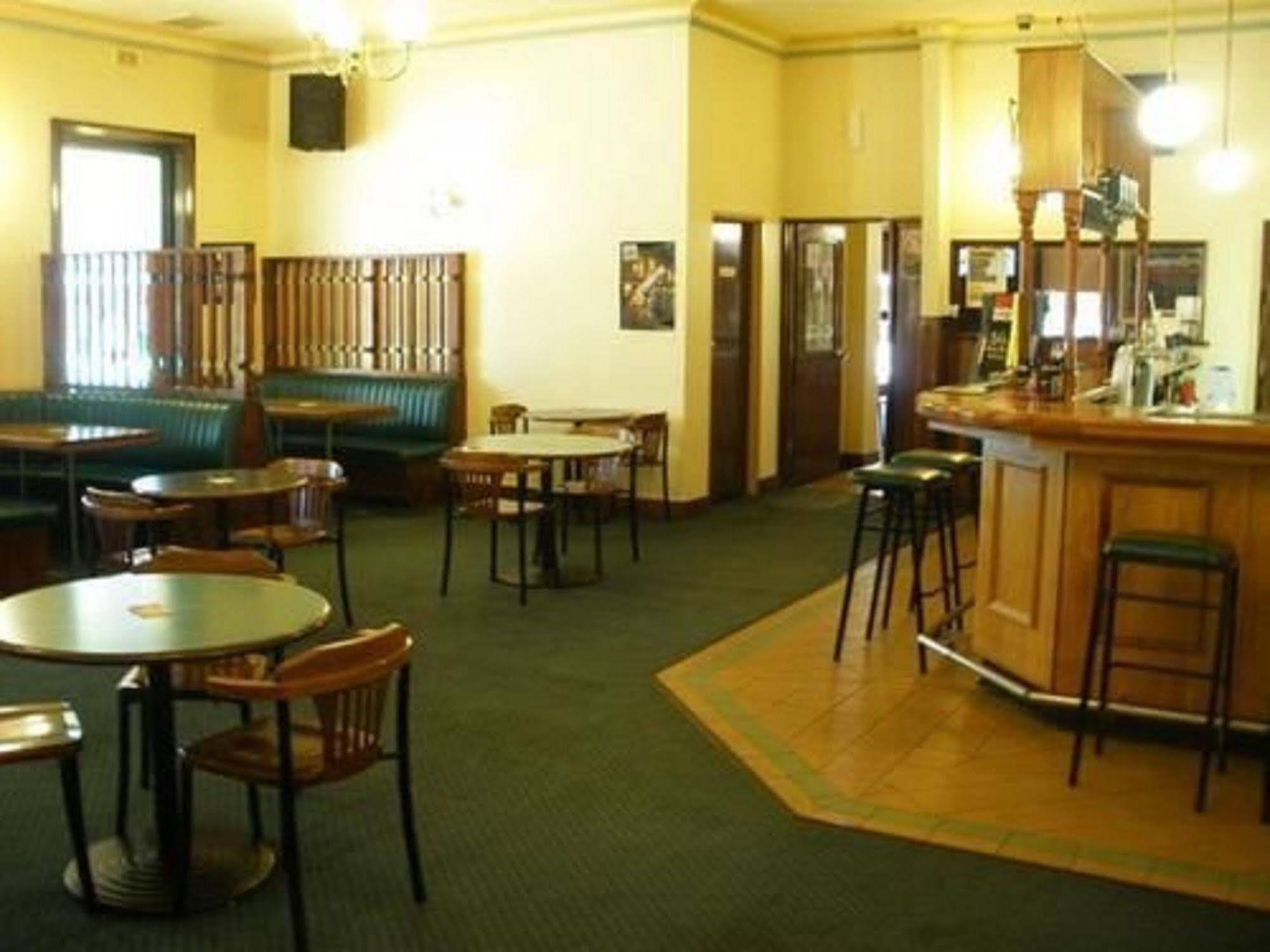 Desert Sand Motor Inn Броукън Хил Екстериор снимка