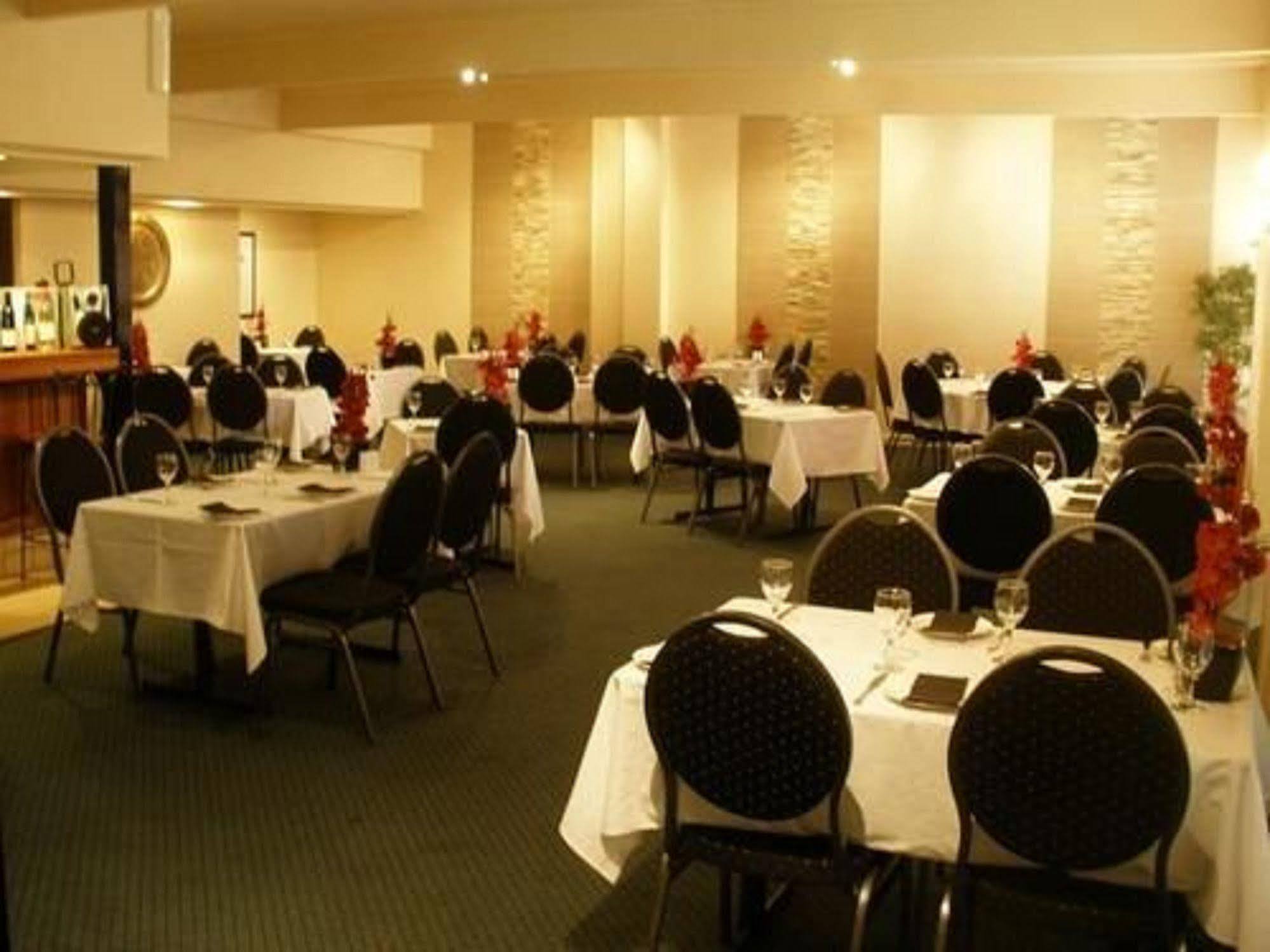 Desert Sand Motor Inn Броукън Хил Екстериор снимка