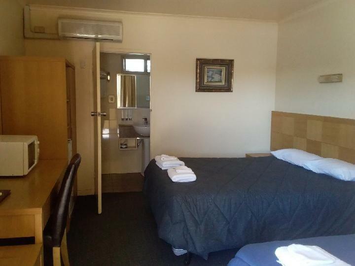 Desert Sand Motor Inn Броукън Хил Екстериор снимка