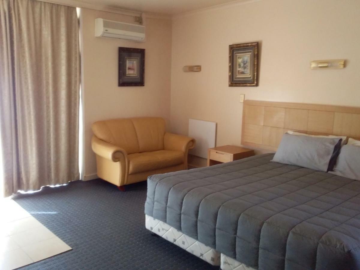 Desert Sand Motor Inn Броукън Хил Екстериор снимка