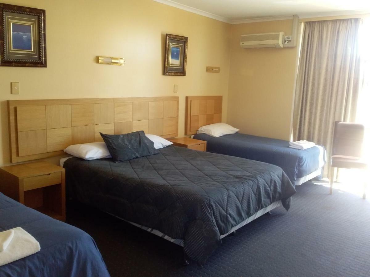 Desert Sand Motor Inn Броукън Хил Екстериор снимка