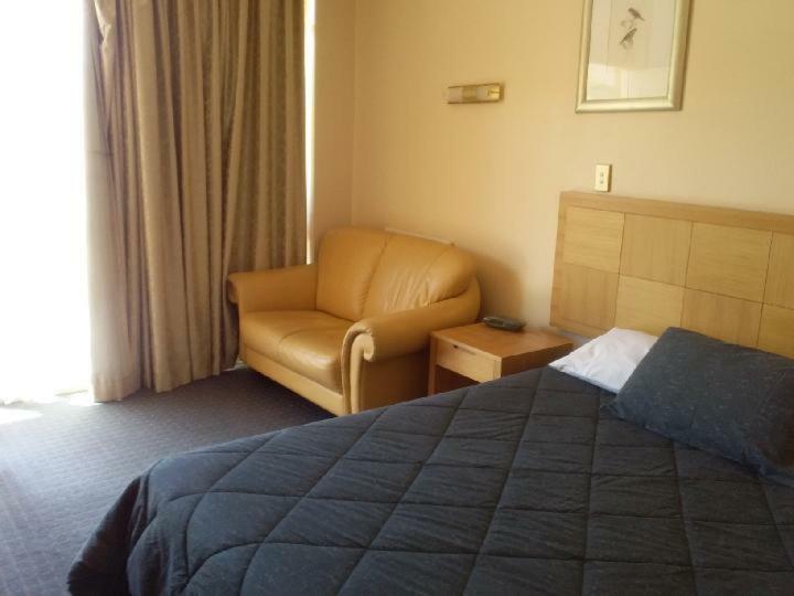 Desert Sand Motor Inn Броукън Хил Екстериор снимка