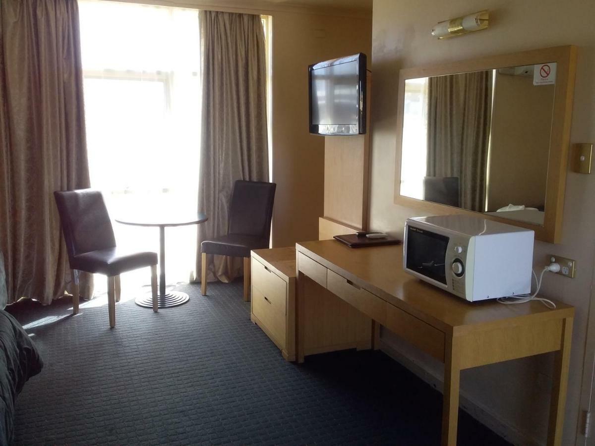 Desert Sand Motor Inn Броукън Хил Екстериор снимка