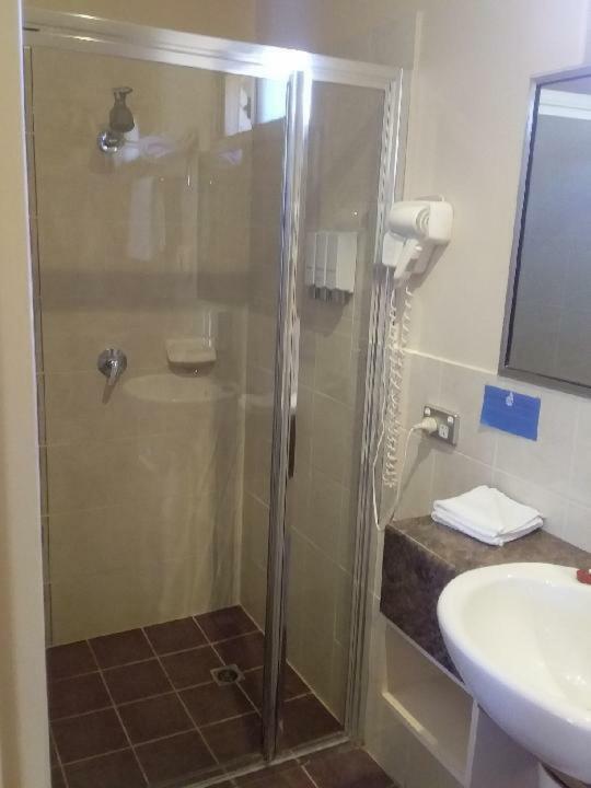 Desert Sand Motor Inn Броукън Хил Екстериор снимка