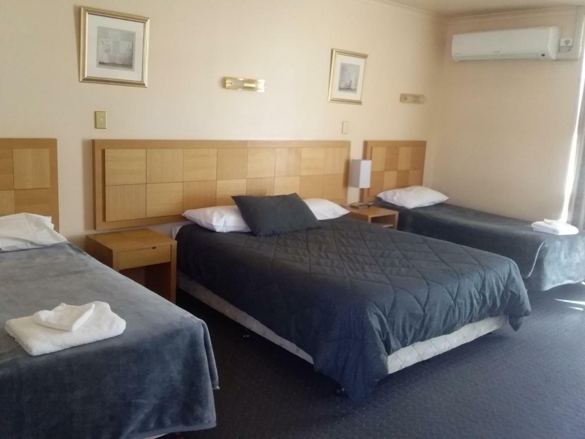 Desert Sand Motor Inn Броукън Хил Екстериор снимка