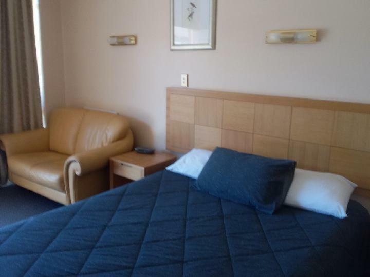 Desert Sand Motor Inn Броукън Хил Екстериор снимка